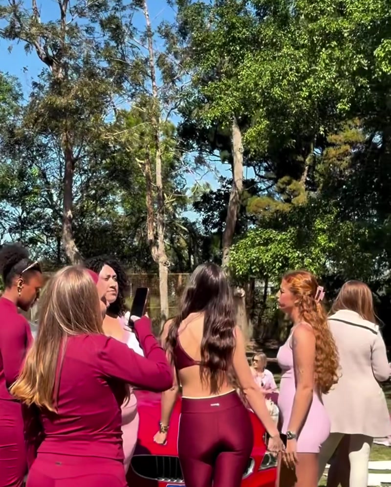 Grupo de mulheres no evento